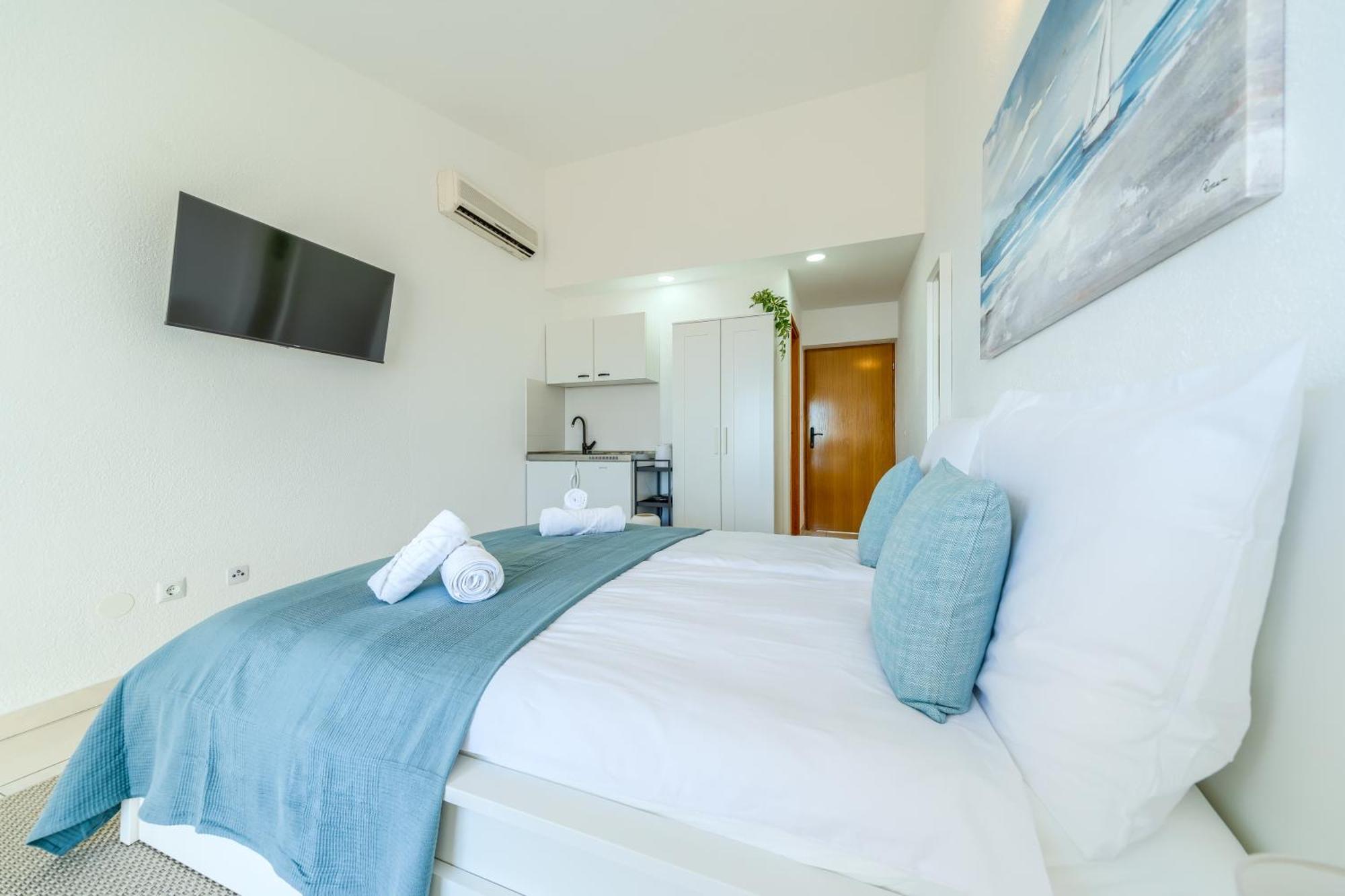 Sea View Apartment *