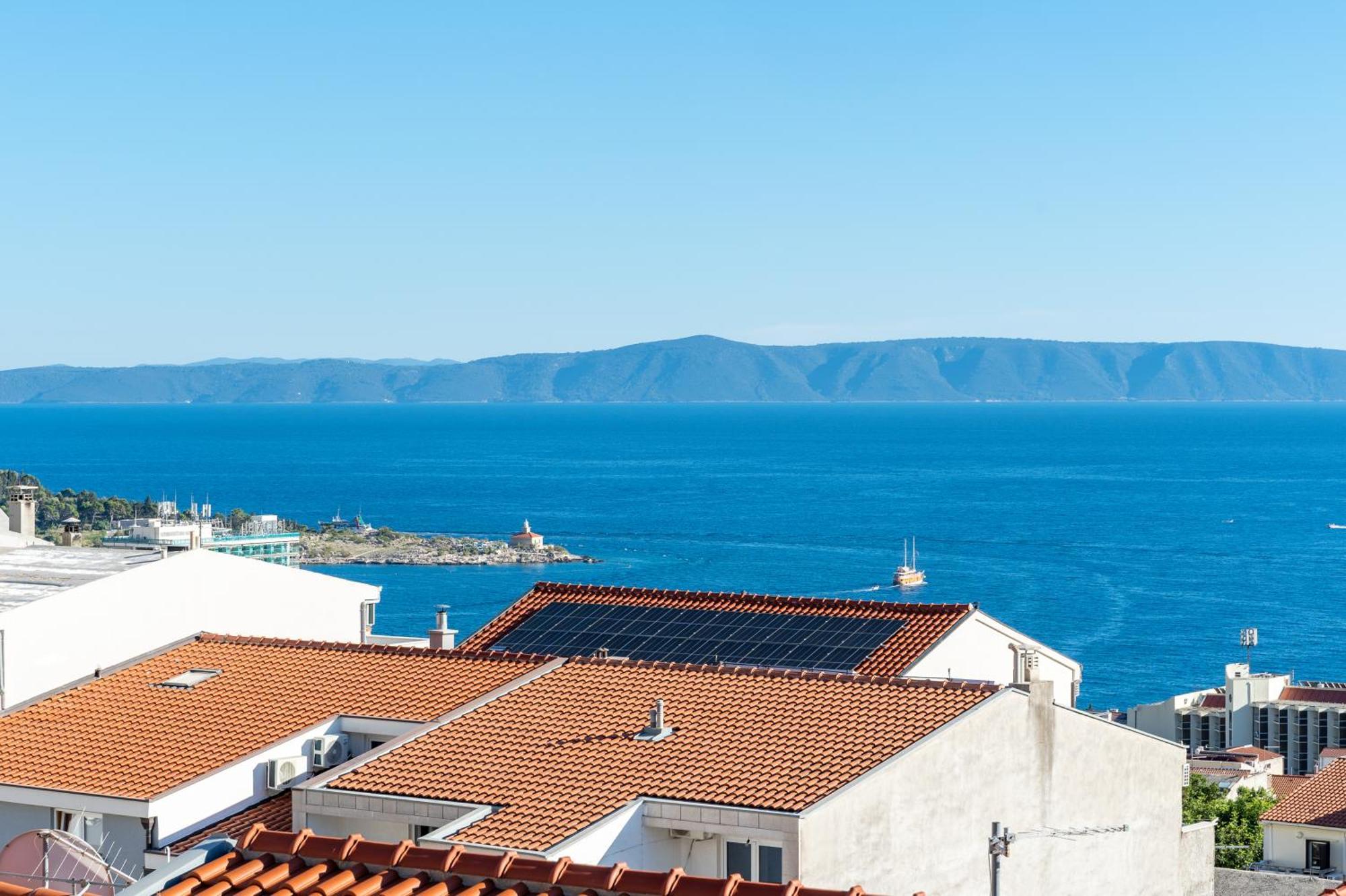 Sea View Apartment *